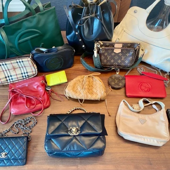 Meet your Posher, Amanda - Picture 2 of 3